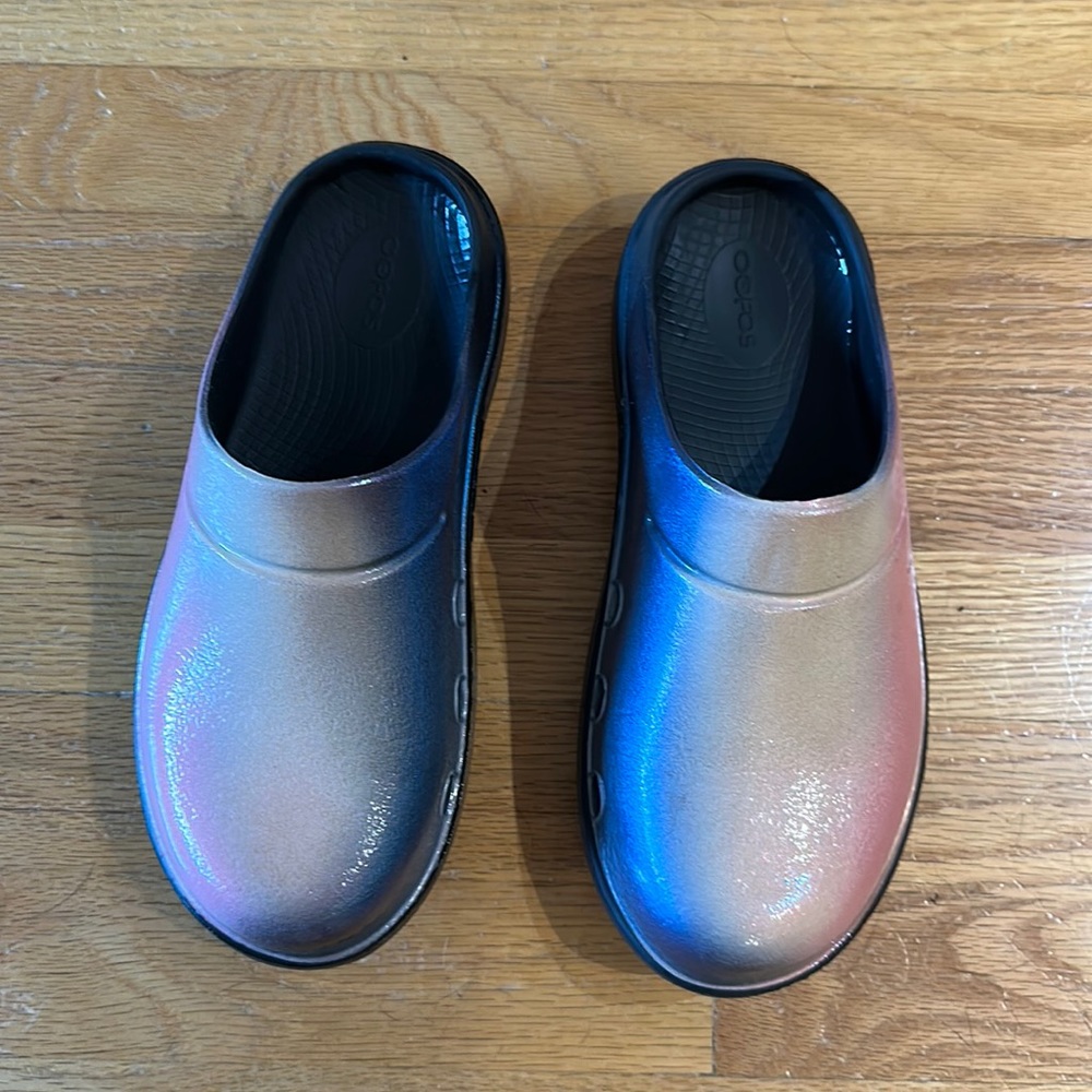 Oofos Clogs